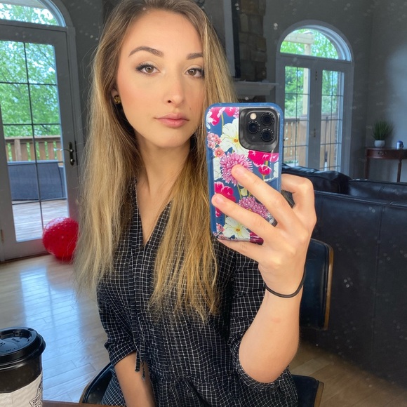 Meet your Posher, Natalie - Picture 2 of 4